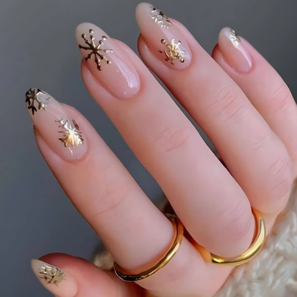 Acrylic-Almond-Christmas-Nails-Gold-Foil