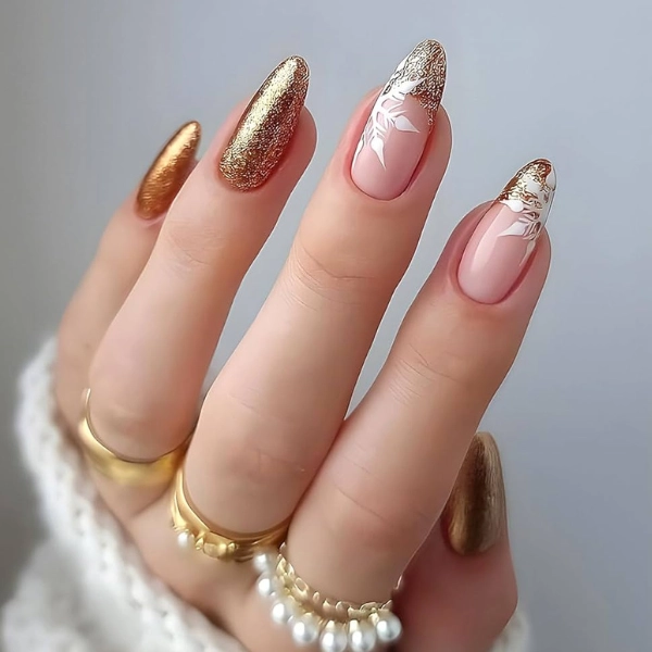 Acrylic-Almond-Christmas-Nails-Gold-Glitter