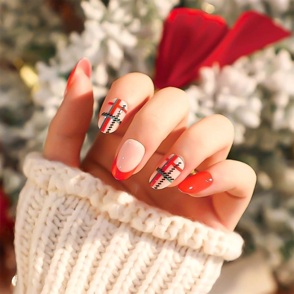 Acrylic-Almond-Christmas-Nails-Red-and-Green-Plaid