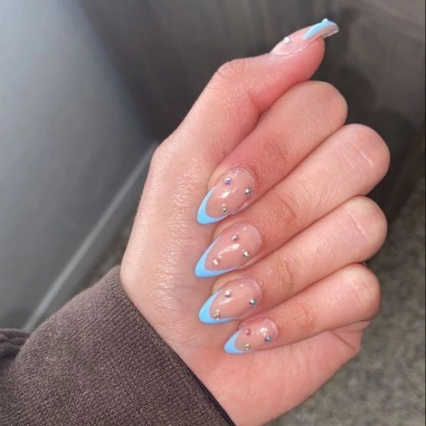 Almond-Blue-Summer-Nails-Jewels