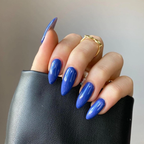 Almond-Blue-Summer-Nails-Metallic