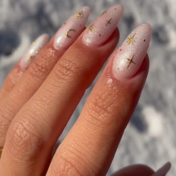 Almond-shape-Christmas-nails-Golden-Stars