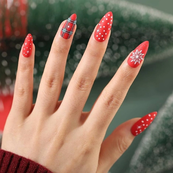 Almond-shape-Christmas-nails-Polka-Dots