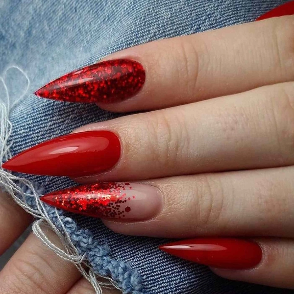 Almond-shape-Christmas-nails-Red-Velvet