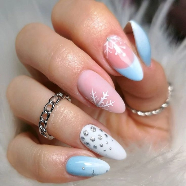 Almond-shape-Christmas-nails-Snow-Globe