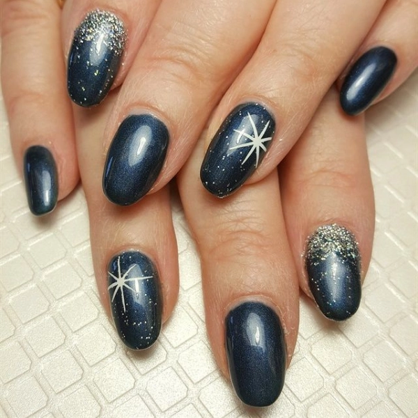 Almond-shape-Christmas-nails-Starry-Night