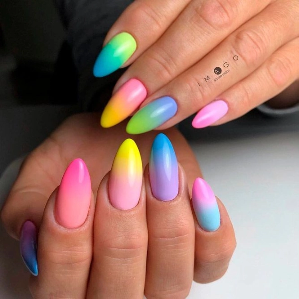 Almond-shape-summer-nails-Bright-Blooms