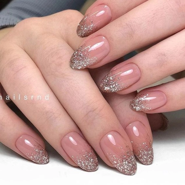 Almond-shape-summer-nails-Glitter