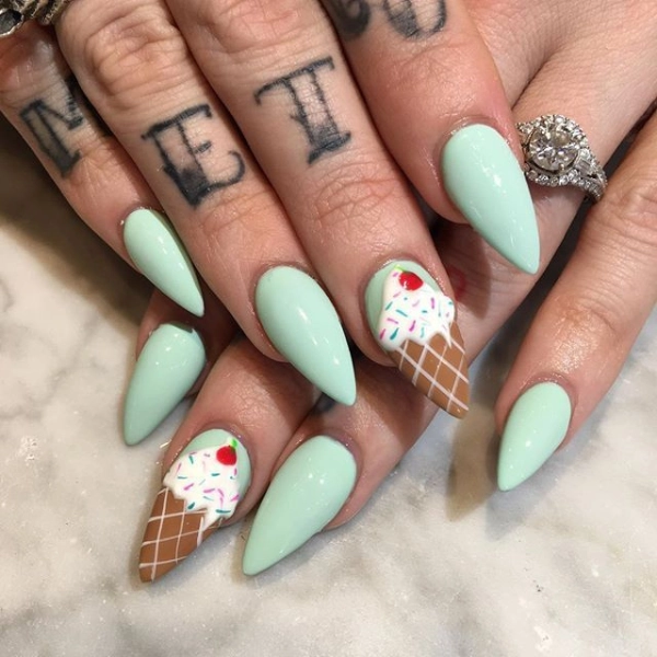 Almond-shape-summer-nails-Ice-Cream