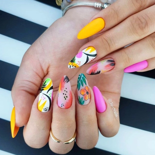 Almond-shape-summer-nails-Tropical-Bird