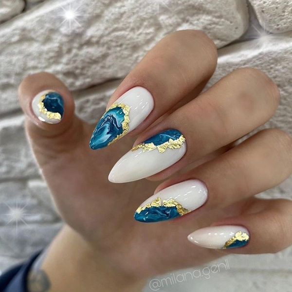 Almond-shape-summer-nails-Under-the-Sea