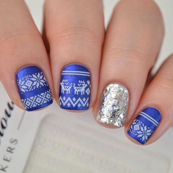 Blue-Christmas-Nail-Chevron