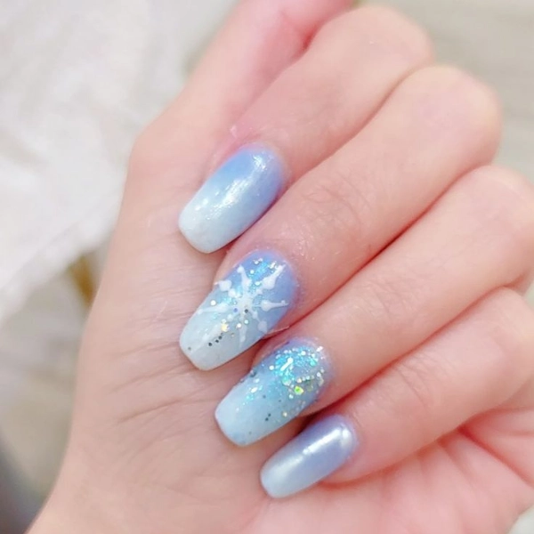 Blue-Christmas-Nail-Frozen-Crystals