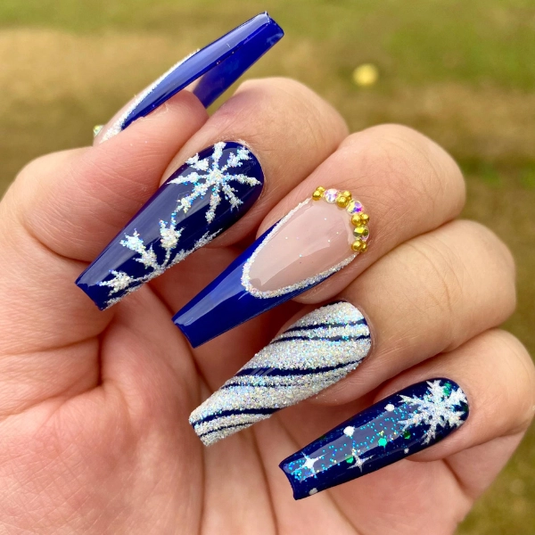 Blue-Christmas-Nail-Navy-Snowflakes