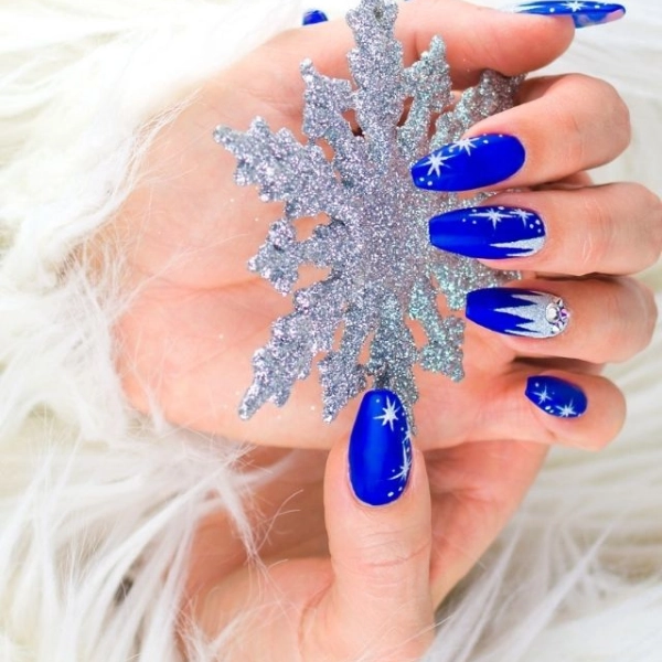 Blue-Christmas-Nail-Shimmering-Blues