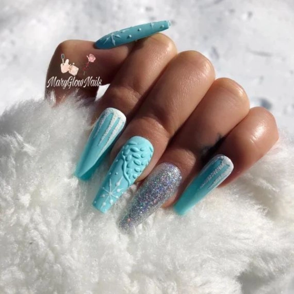 Blue-Christmas-Nail-Winter-Wonderland