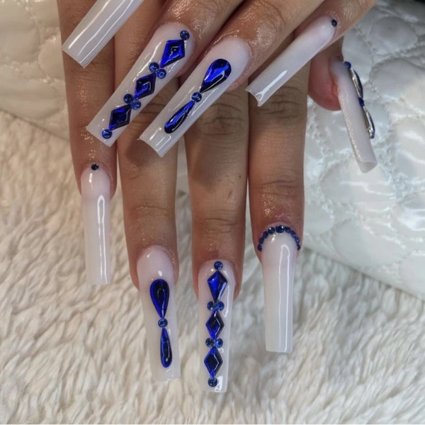 Blue-and-White-Summer-Nail-Blue-Diamonds