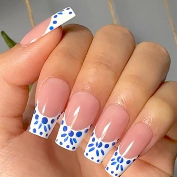 Blue-and-White-Summer-Nail-Blue-Dots