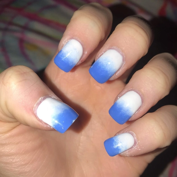 Blue-and-White-Summer-Nail-Blue-Gradient