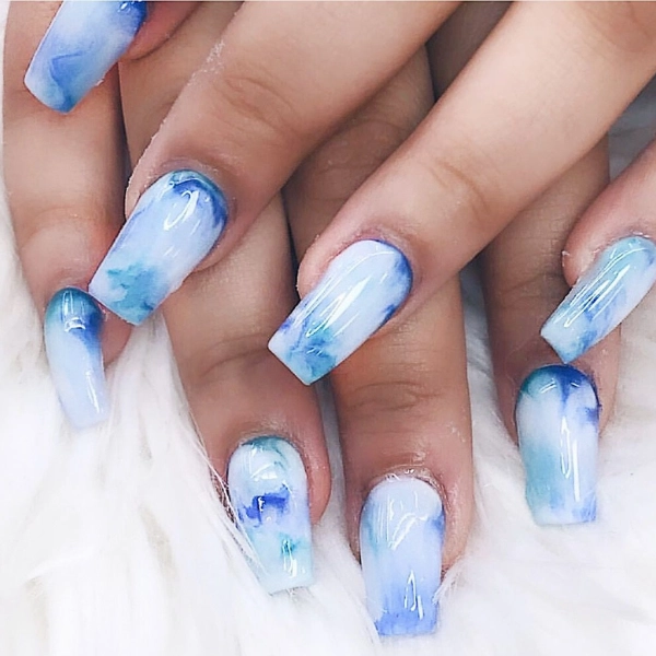 Blue-and-White-Summer-Nail-Blue-Tie-Dye