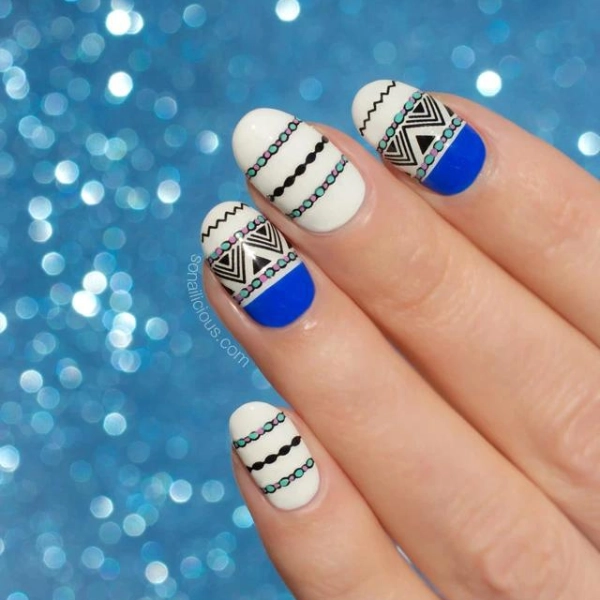 Blue-and-White-Summer-Nail-Blue-Tribal