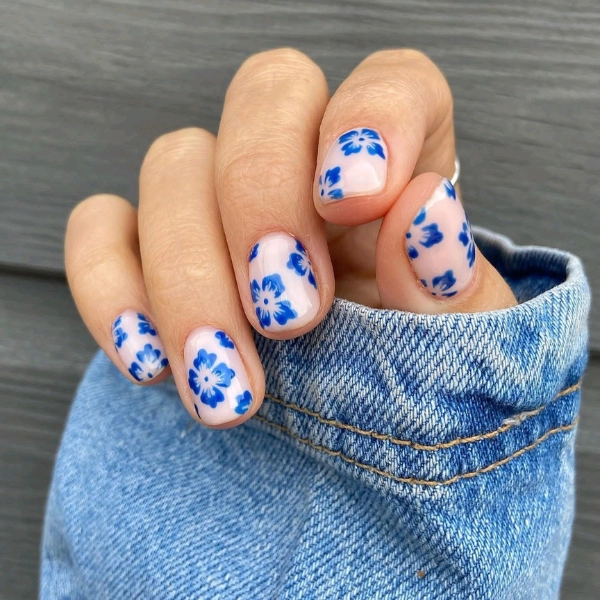 Blue-and-White-Summer-Nail-Floral