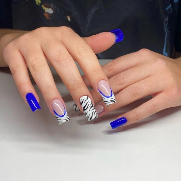 Blue-and-White-Summer-Nail-White-Zebra