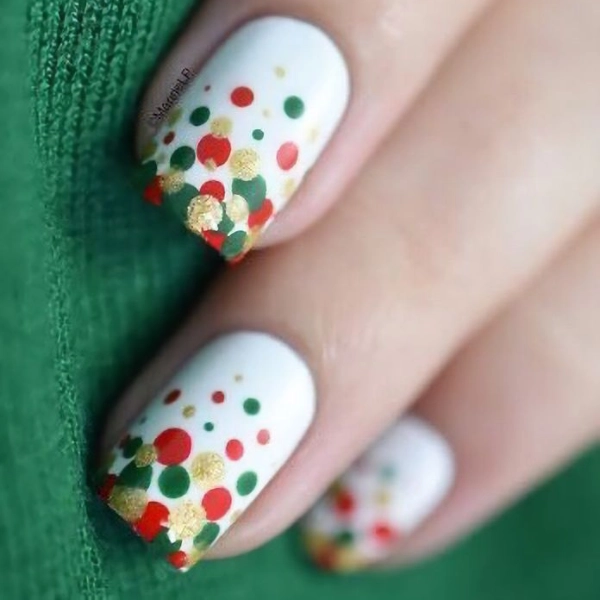 Easy-Christmas-nail-Confetti