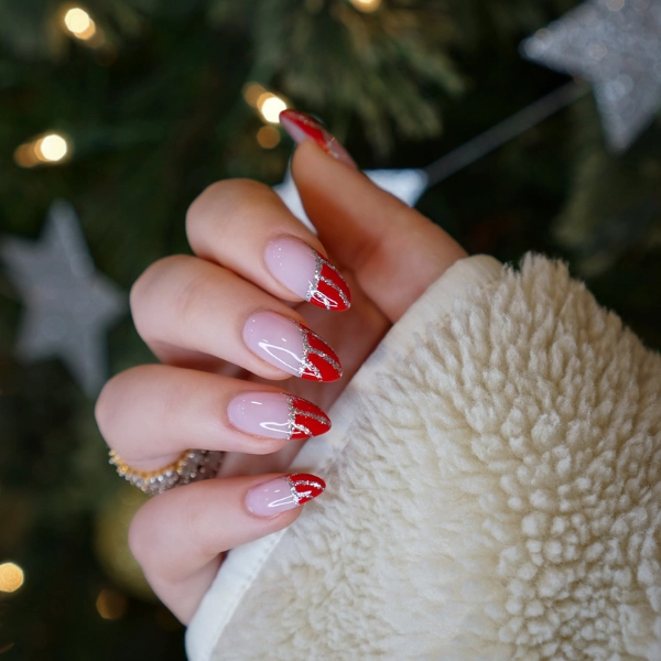 Easy-Christmas-nail-French-Tips