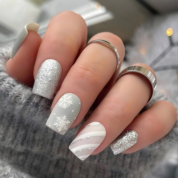 Easy-Christmas-nail-Glistening-Snow