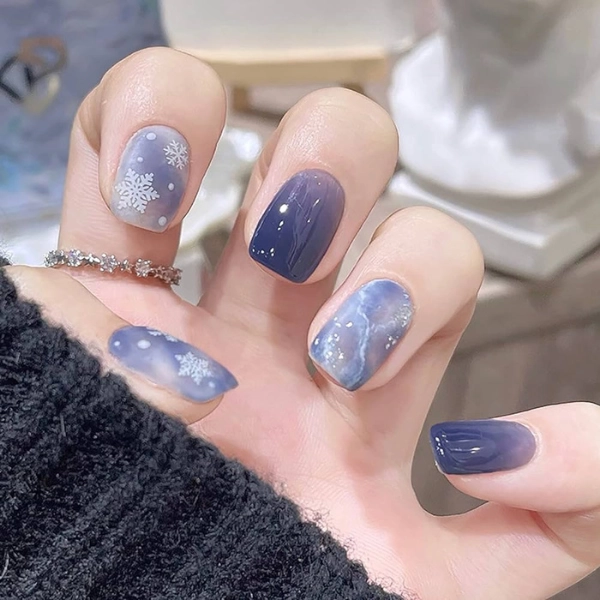 Easy-Christmas-nail-Starry-Night