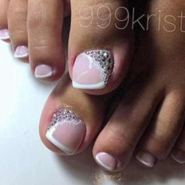 French-Tip-Summer-Toe-nails-Lace-Patterns