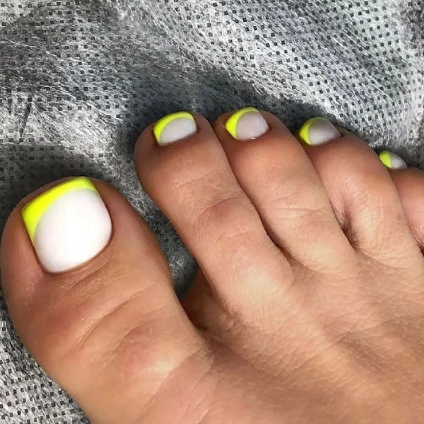 French-Tip-Summer-Toe-nails-Neon