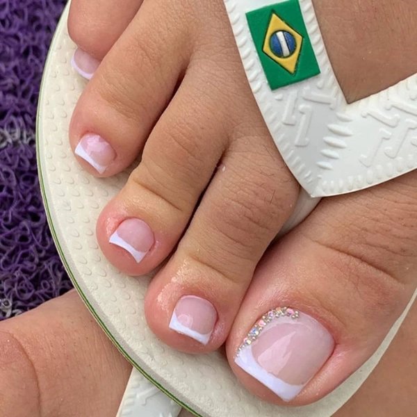 French-Tip-Summer-Toe-nails-Nude