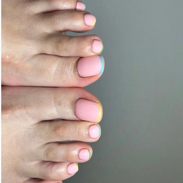 French-Tip-Summer-Toe-nails-Pastel