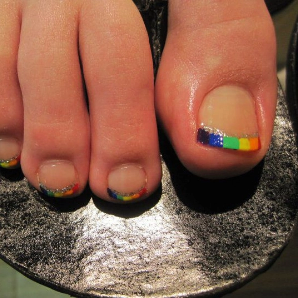 French-Tip-Summer-Toe-nails-Rainbow-Tips