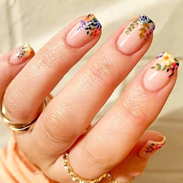 Short-Coffin-Summer-Nails-Floral