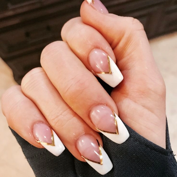 Short-Coffin-Summer-Nails-Metallic-Tips