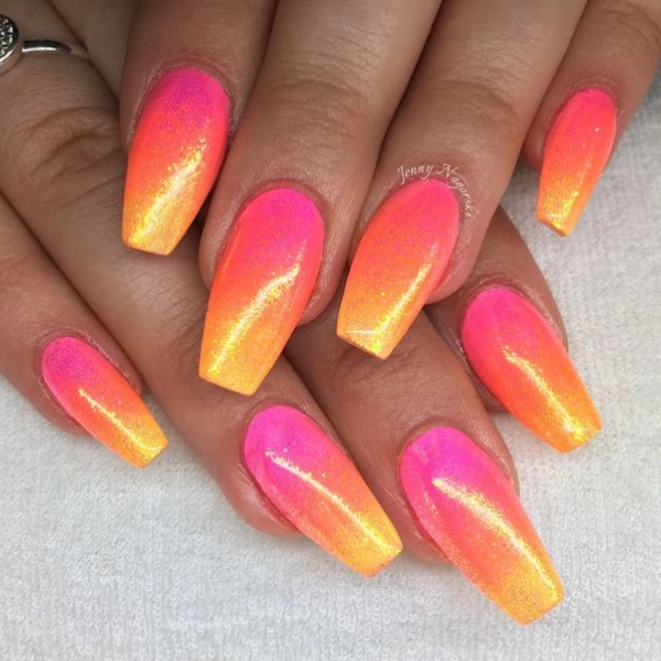 Short-Coffin-Summer-Nails-Sunset-Gradient