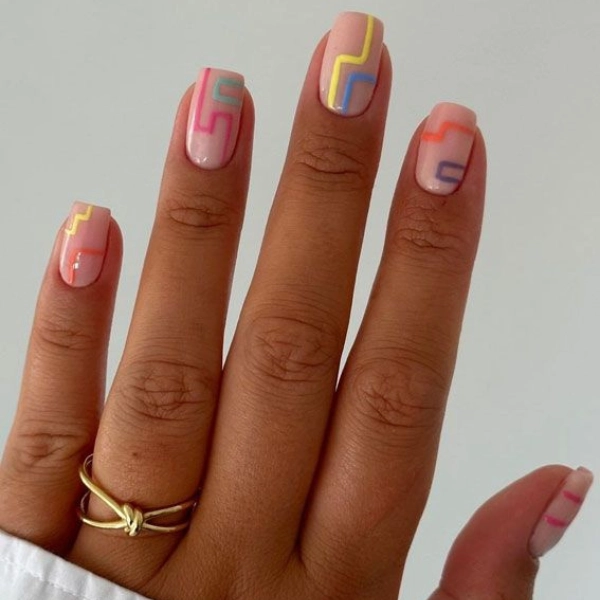 Short-Gel-Summer-Nails-Abstract