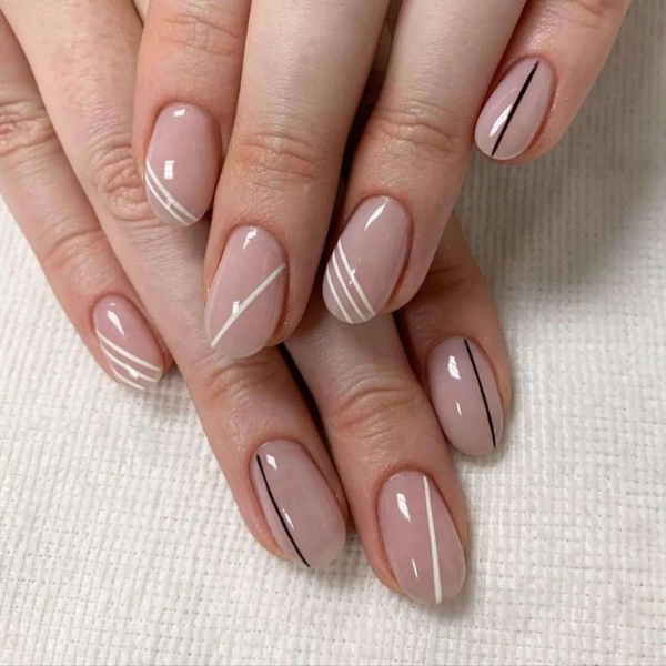 Short-Gel-Summer-Nails-Lines