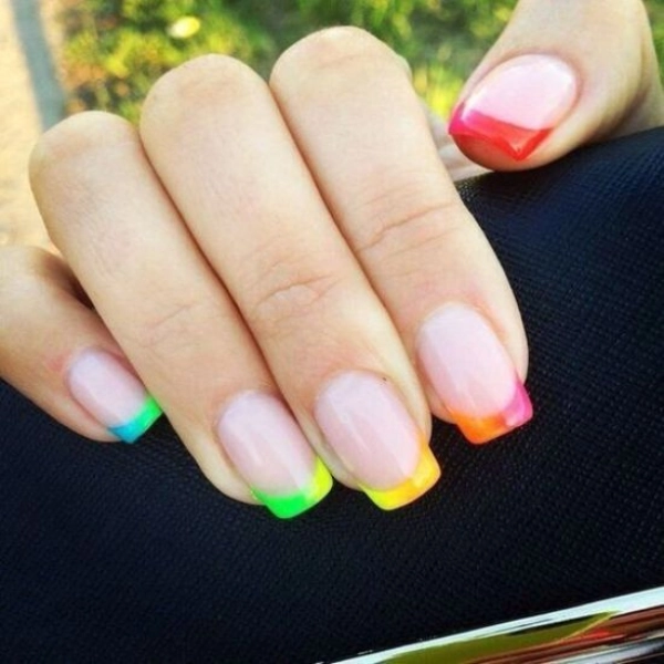 Short-Gel-Summer-Nails-Rainbow-Tips