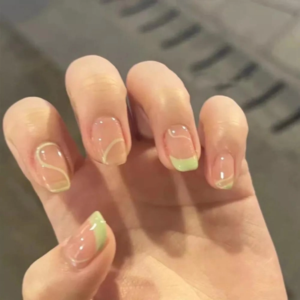 Short-Square-Summer-Nails-French-Tips