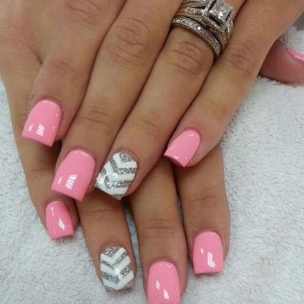 Short-pink-acrylic-nails-Chevron