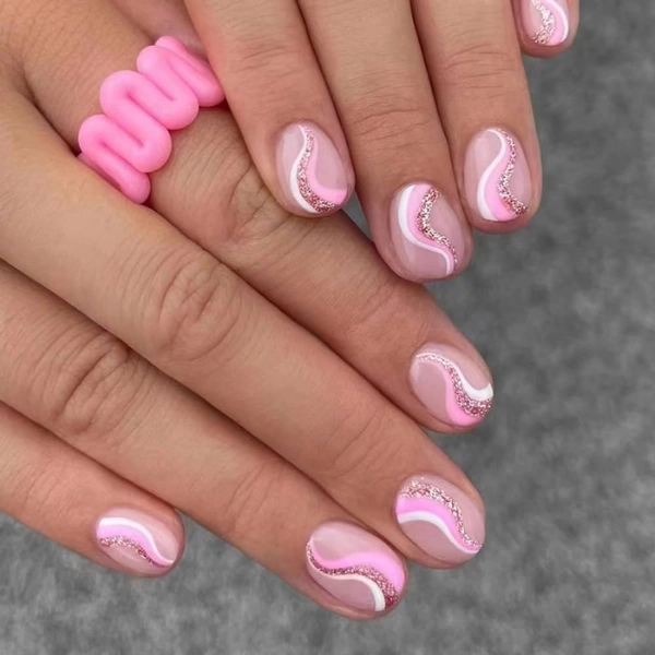 Short-pink-acrylic-nails-Stripes