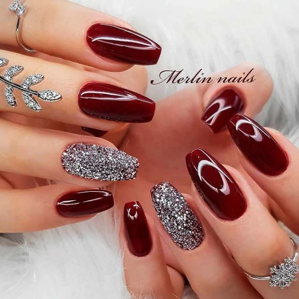 Simple-Red-Summer-Nails-Glitter-Accent