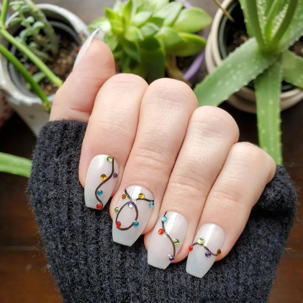 Simple-short-Christmas-nails-Christmas-Lights