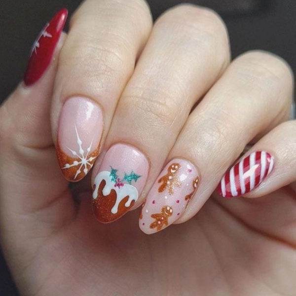 Simple-short-Christmas-nails-Christmas-Pudding