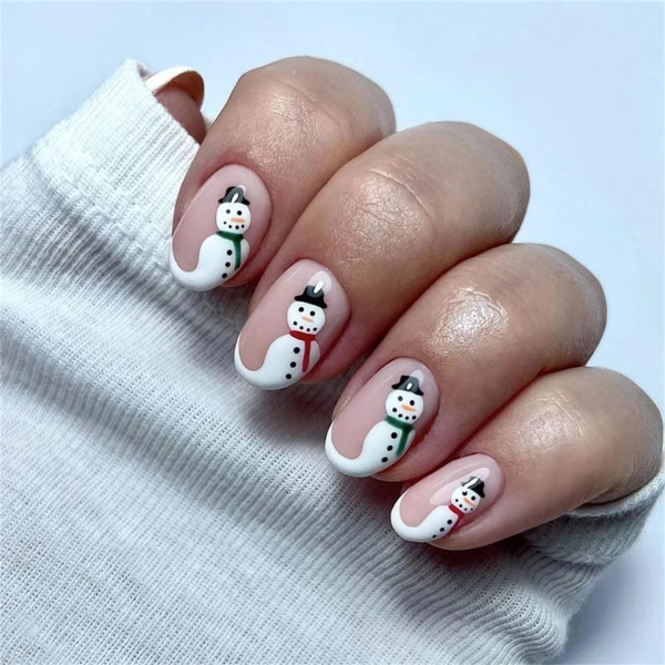 Simple-short-Christmas-nails-Cute-Snowmen