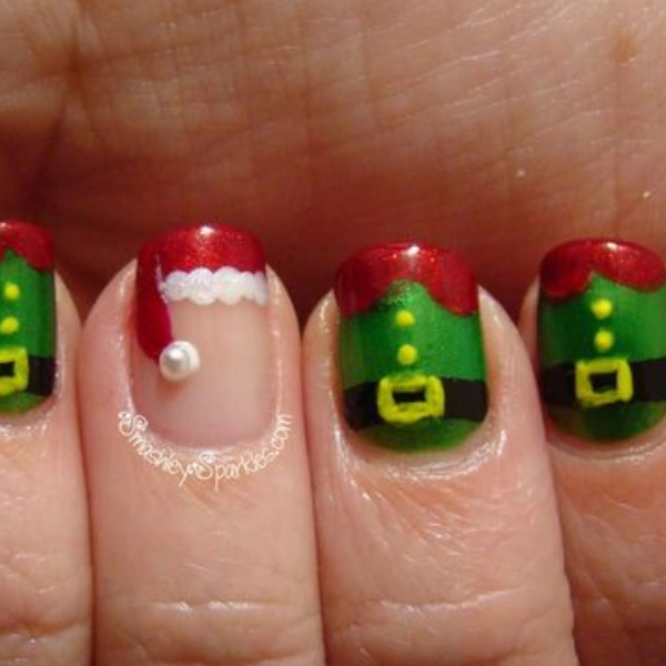 Simple-short-Christmas-nails-Elf-Hats